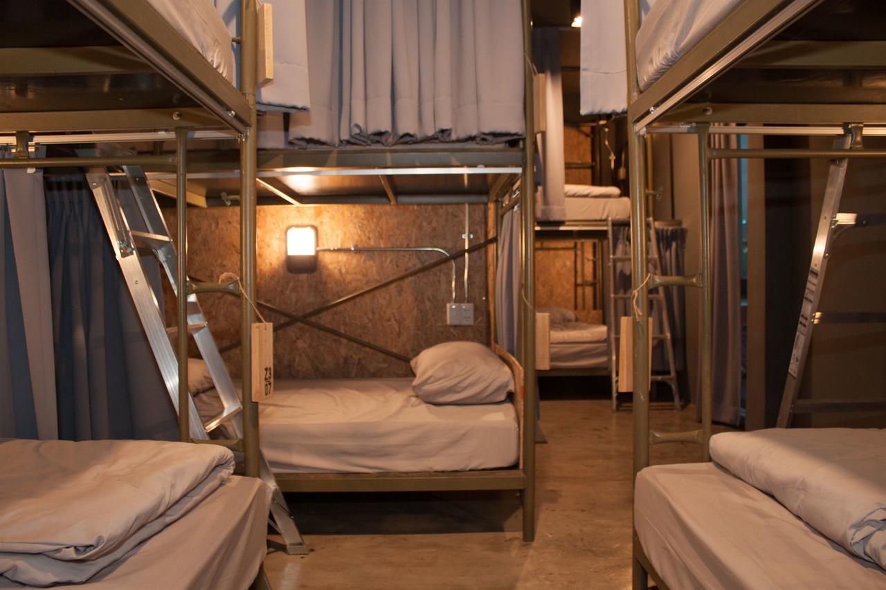 Zhelter'Bkk Hostel Bangkok Ngoại thất bức ảnh