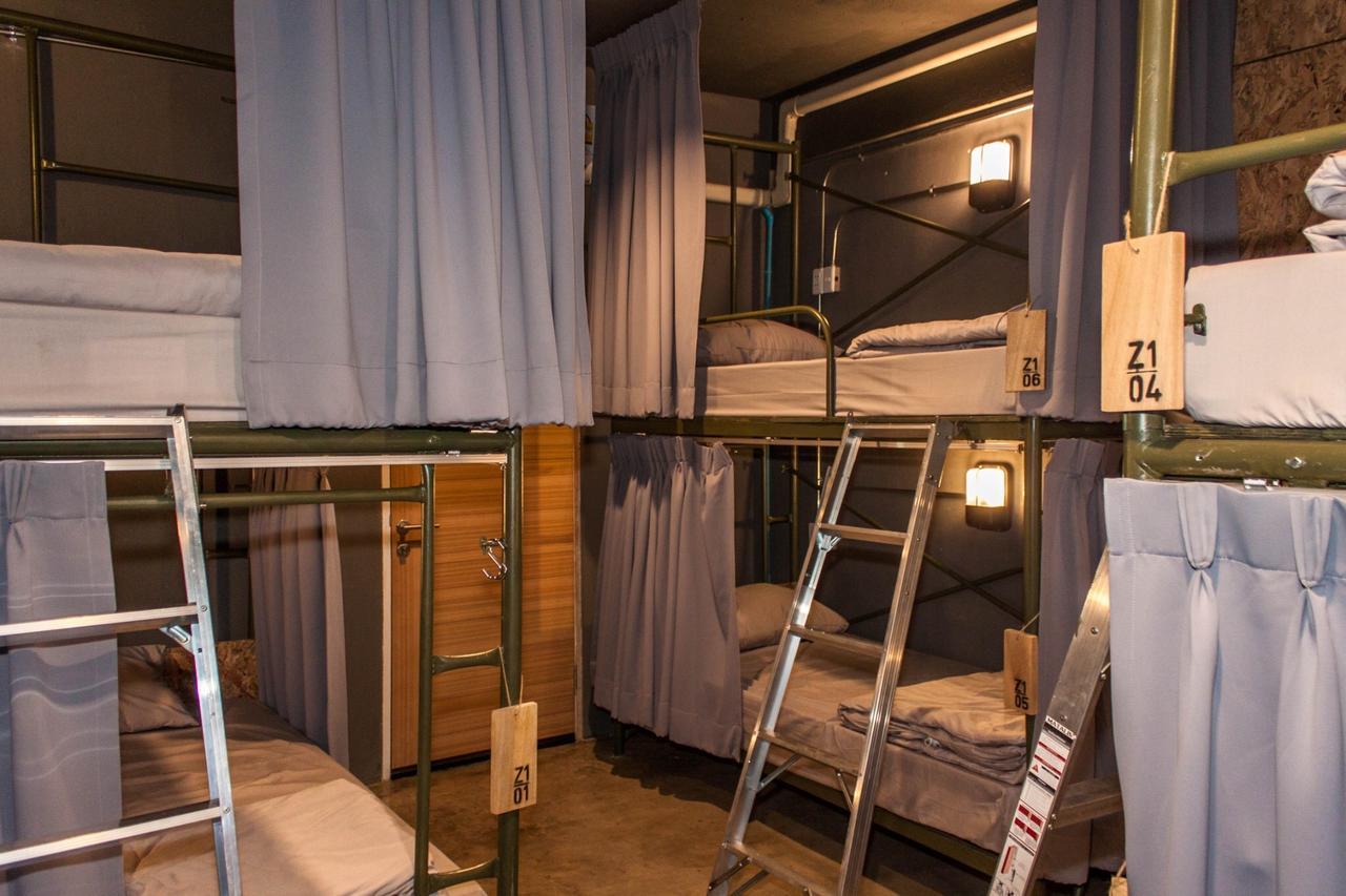 Zhelter'Bkk Hostel Bangkok Ngoại thất bức ảnh