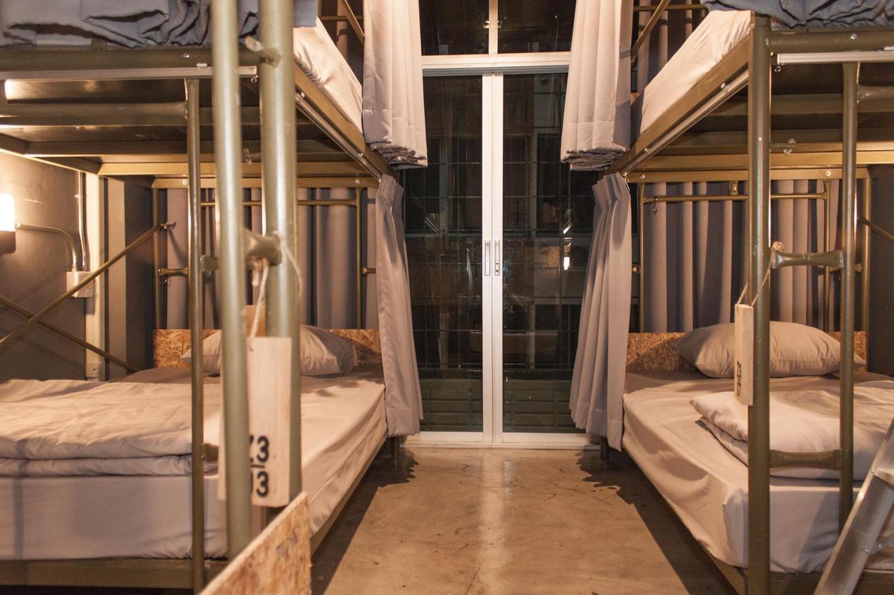 Zhelter'Bkk Hostel Bangkok Ngoại thất bức ảnh