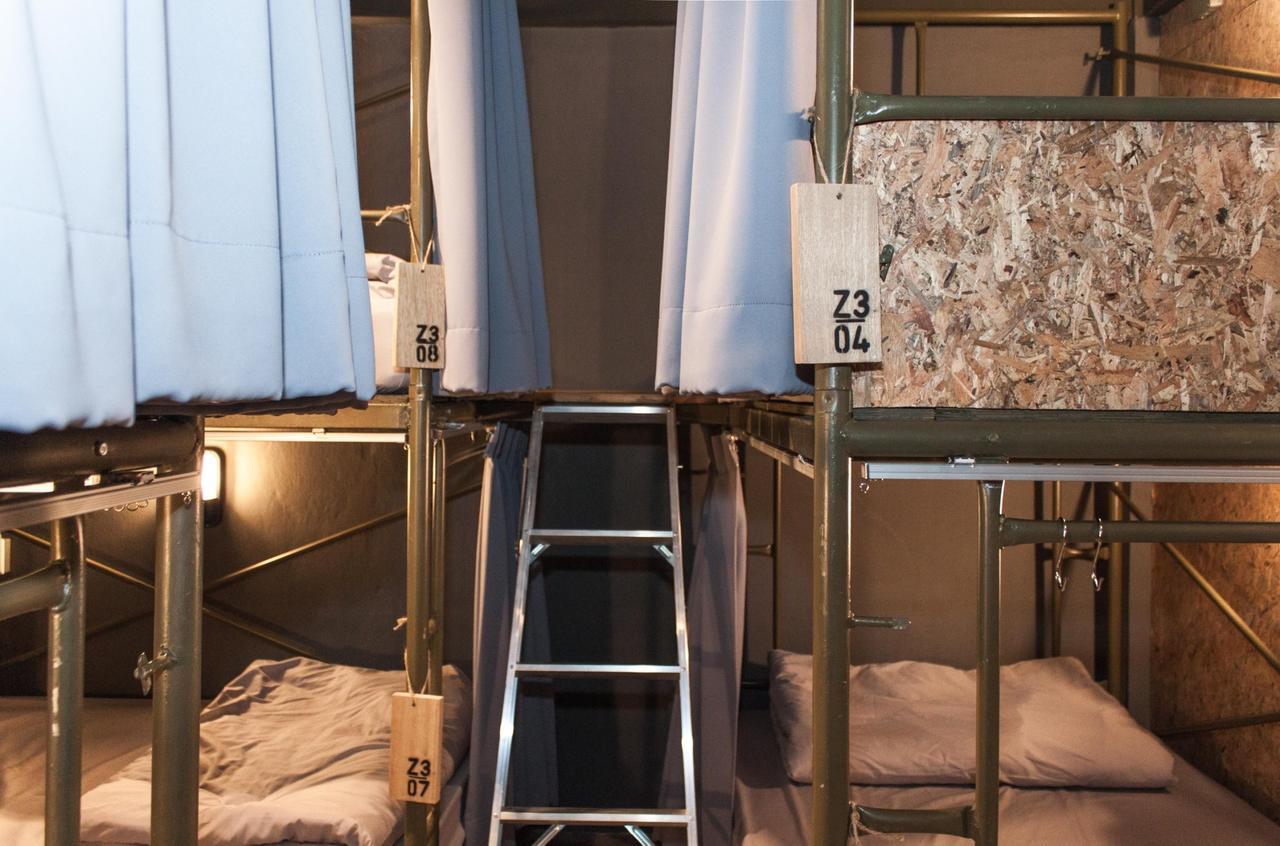 Zhelter'Bkk Hostel Bangkok Ngoại thất bức ảnh