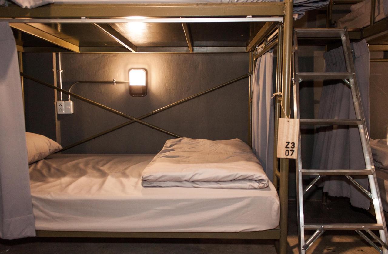 Zhelter'Bkk Hostel Bangkok Ngoại thất bức ảnh