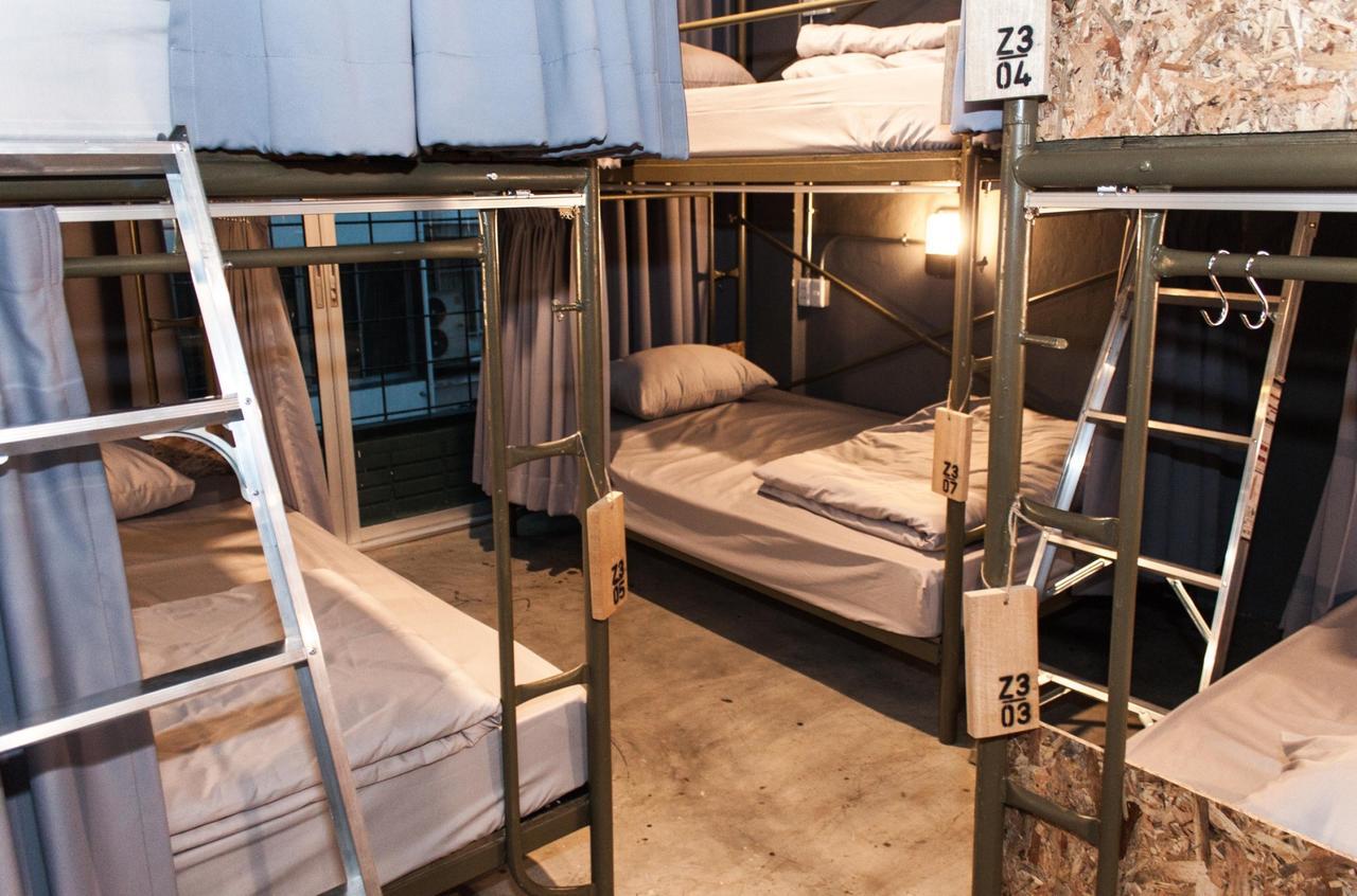 Zhelter'Bkk Hostel Bangkok Ngoại thất bức ảnh