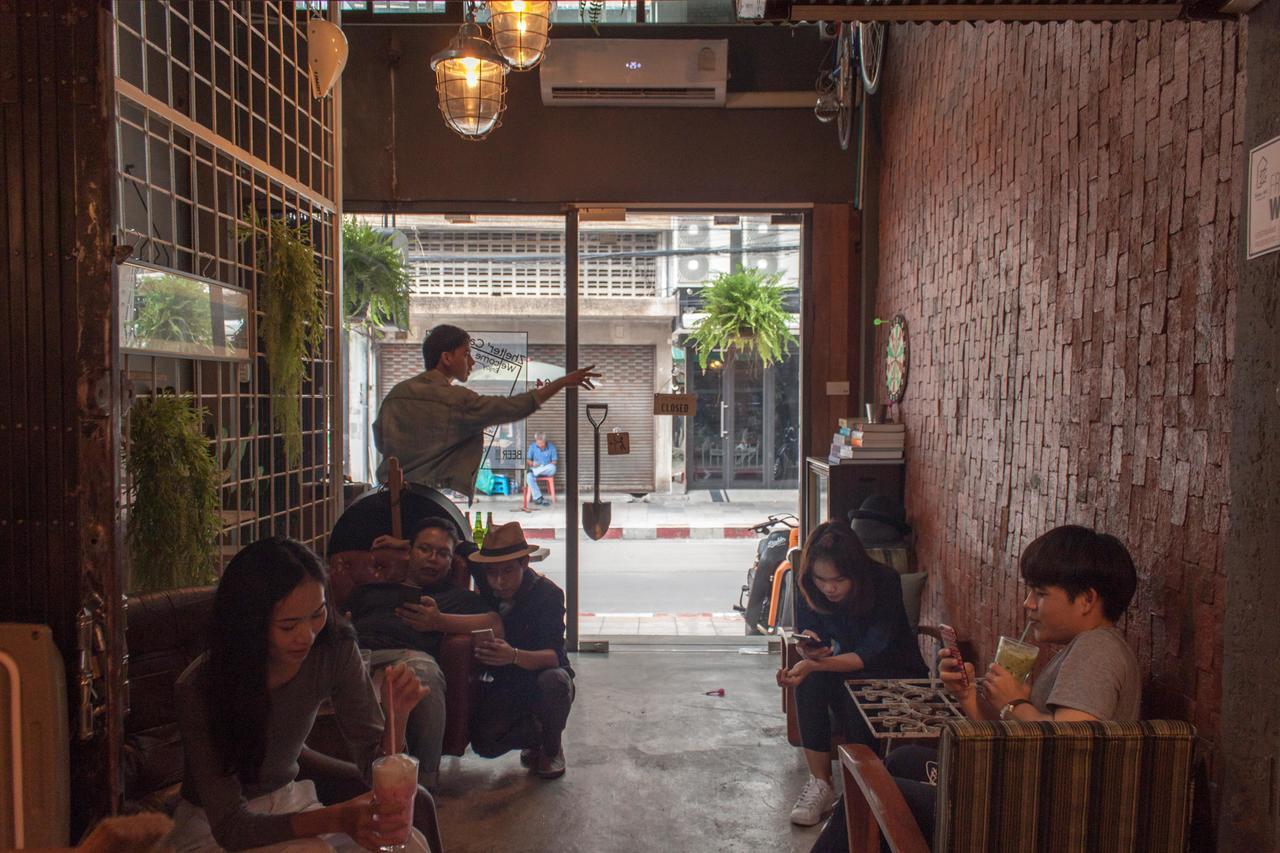 Zhelter'Bkk Hostel Bangkok Ngoại thất bức ảnh