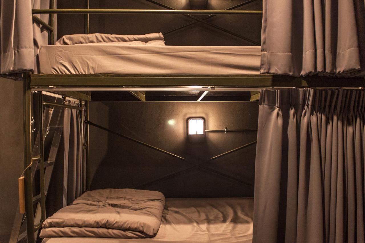 Zhelter'Bkk Hostel Bangkok Ngoại thất bức ảnh
